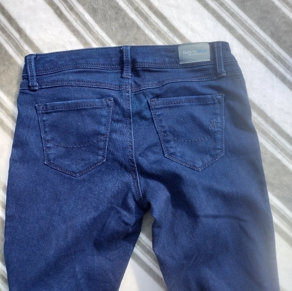 Fade to Blue Skinny Jeans size 4 dark wash stretch denim FTB pants
